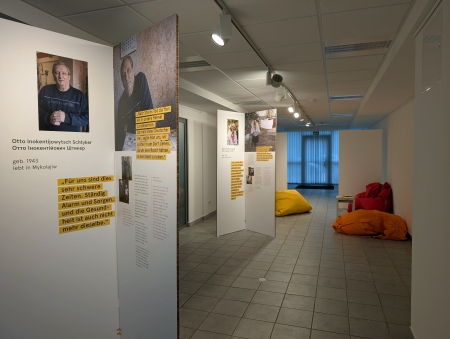 Öffentliche Führung durch die Sonderausstellung „Vielleicht erlebe ich den Frieden noch. Überlebende der NS-Verfolgung in der Ukraine“ am Samstag, den 24. Oktober um 15 Uhr im Kreismuseum Wewelsburg.  © Kreismuseum Wewelsburg, Gloria Bialas 